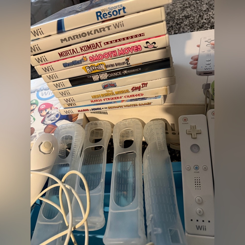 Huge wii bundle - Picture 4 of 4